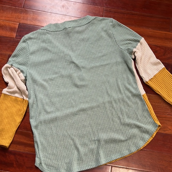 Womens top - Picture 4 of 4